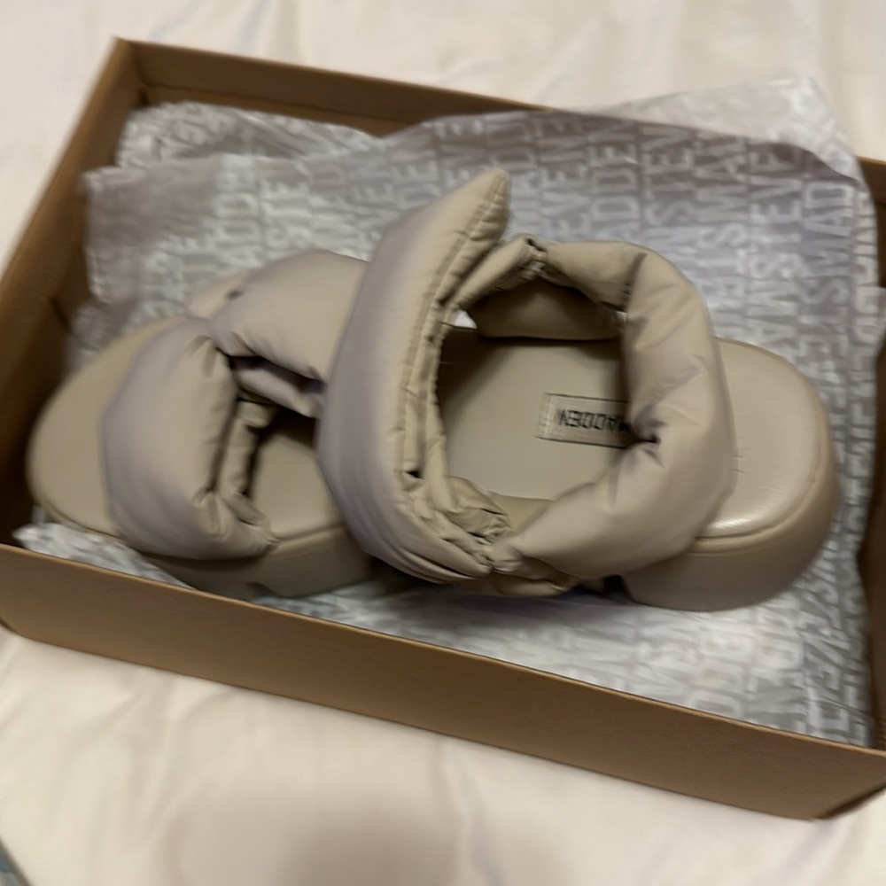 In the box - Picture 6 of 6
